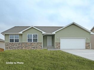 711 Patchett Dr NE, Mitchellville, IA 50169