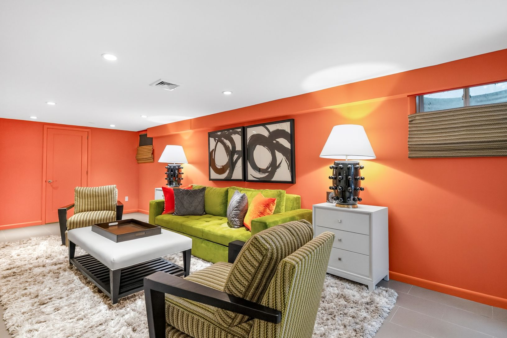 Lower level entertainment room