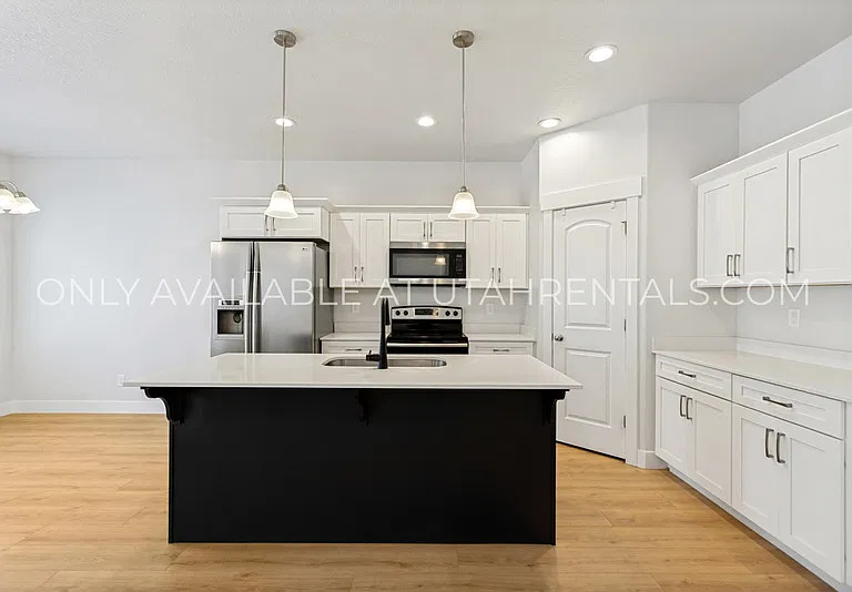 4237 W 2010 N — Photo 7