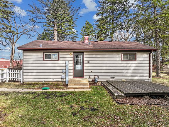 4th image of 1484 N Hicks Rd