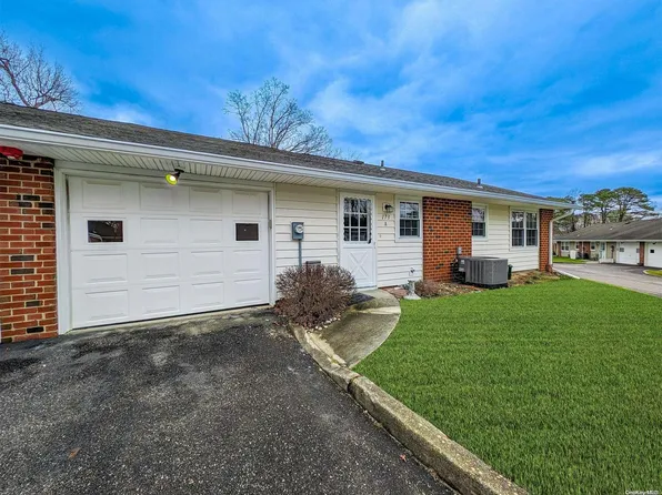 173 Ventry Court #A, Ridge, NY 11961