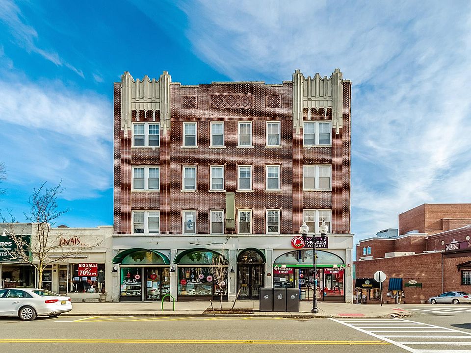 old pic of a pretty building.