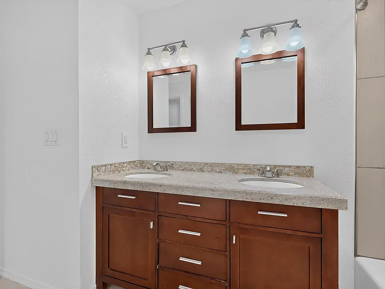823 San Lorenzo Ave NW — Photo 24