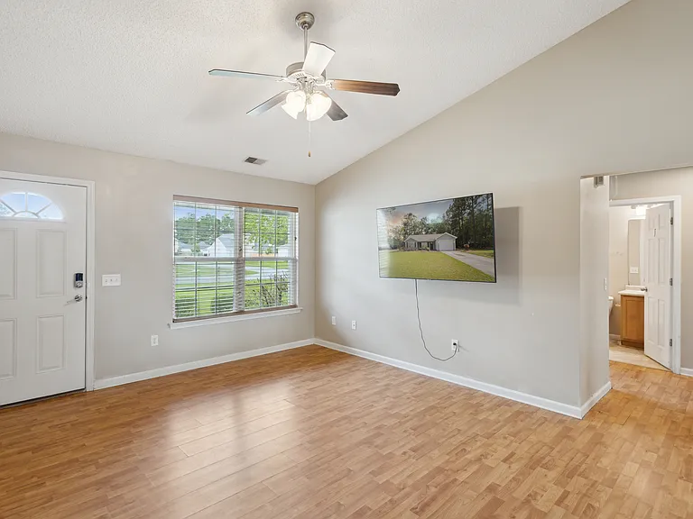 123 Knotty Pine Cir — Photo 6