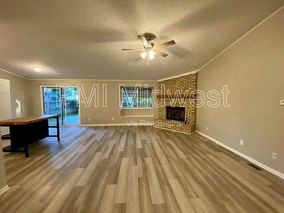 2nd image of 1542 Creekside Ln