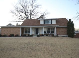 69 Greymore Dr, Chesterfield, MO 63017