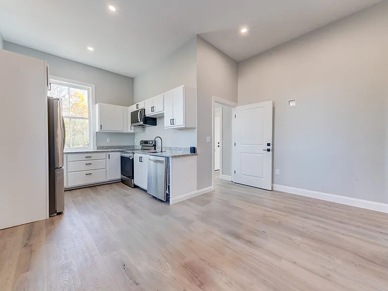 534 Storrs Rd #A — Photo 9
