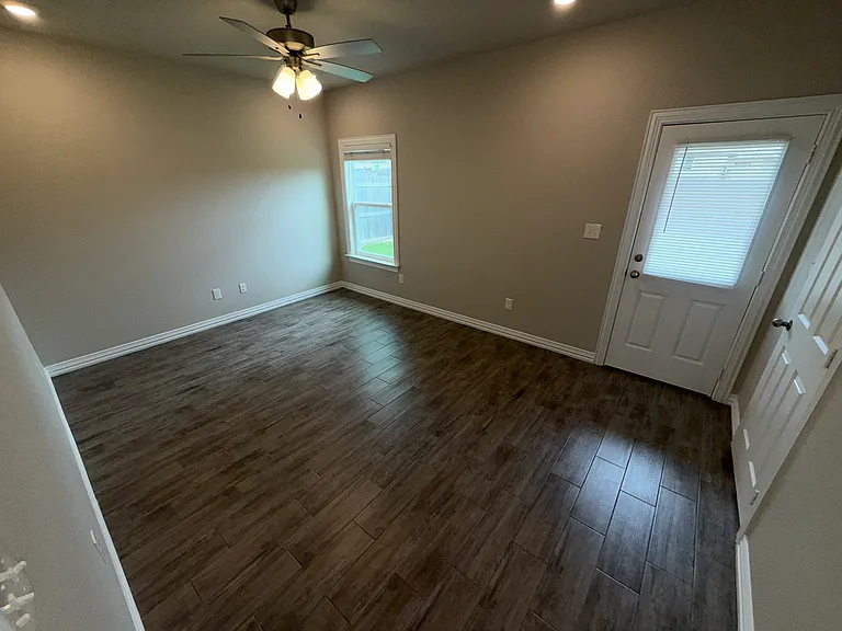 3415 Fenway Cir — Photo 8