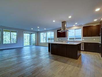 5th image of 5147 Herron St NE