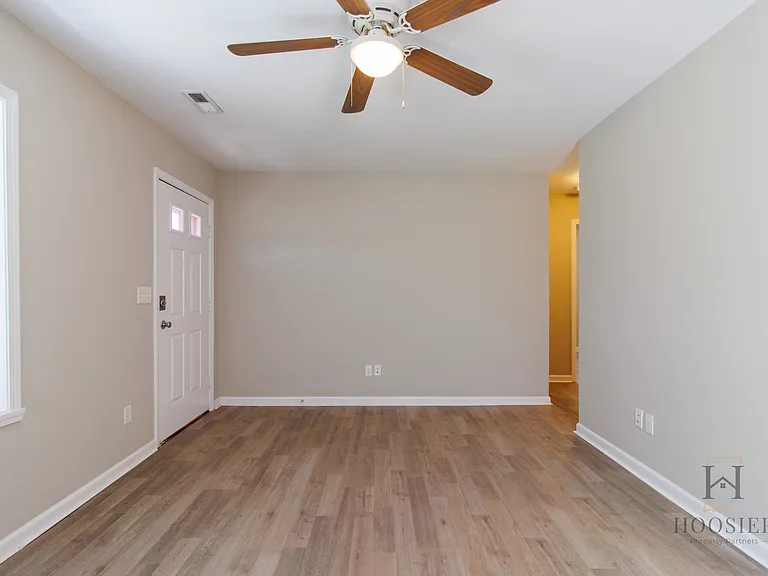 5838 Greenfield Ave — Photo 2