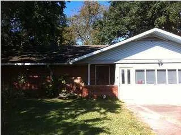 450 Saint Theresa Dr, Eunice, LA 70535