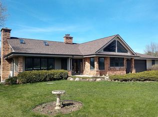 19750 W Observatory Rd, New Berlin, WI 53146