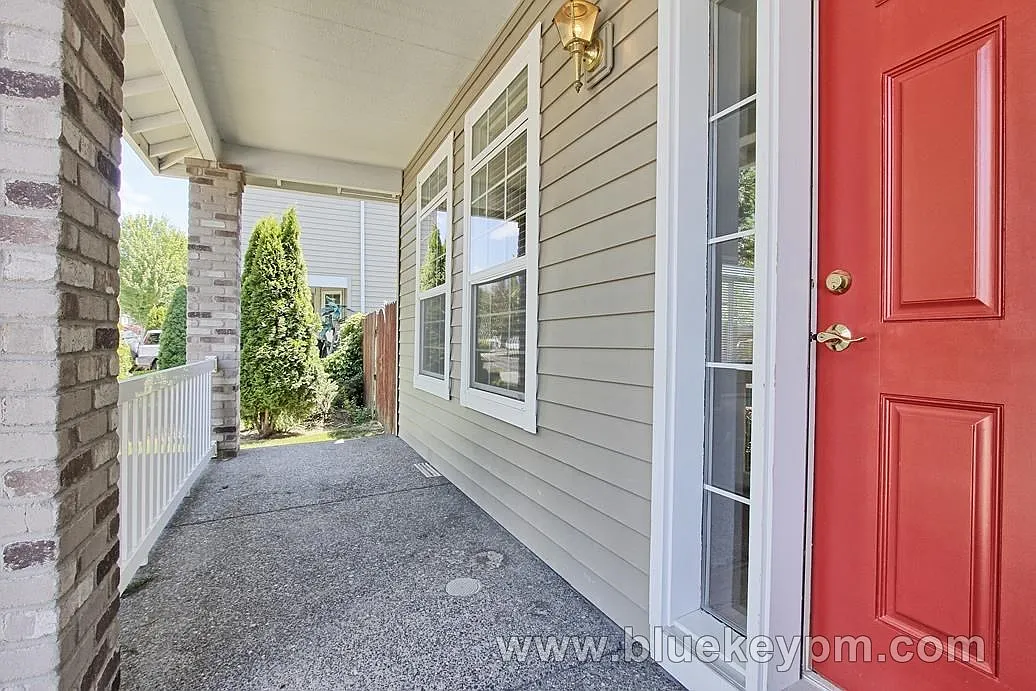 Battle Ground Home with 4 Bed, 2.5 Bath and Den/Office — Photo 2