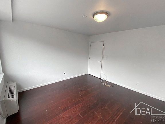 5th image of 298 Stanhope St #2E