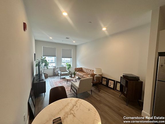 3rd image of 959L Dorchester Ave #307L