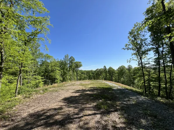 1063 Paiute Trl, Pegram, TN 37143