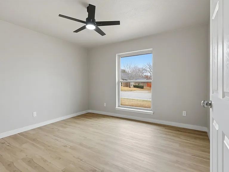 3716 Sweetbriar Ln — Photo 36