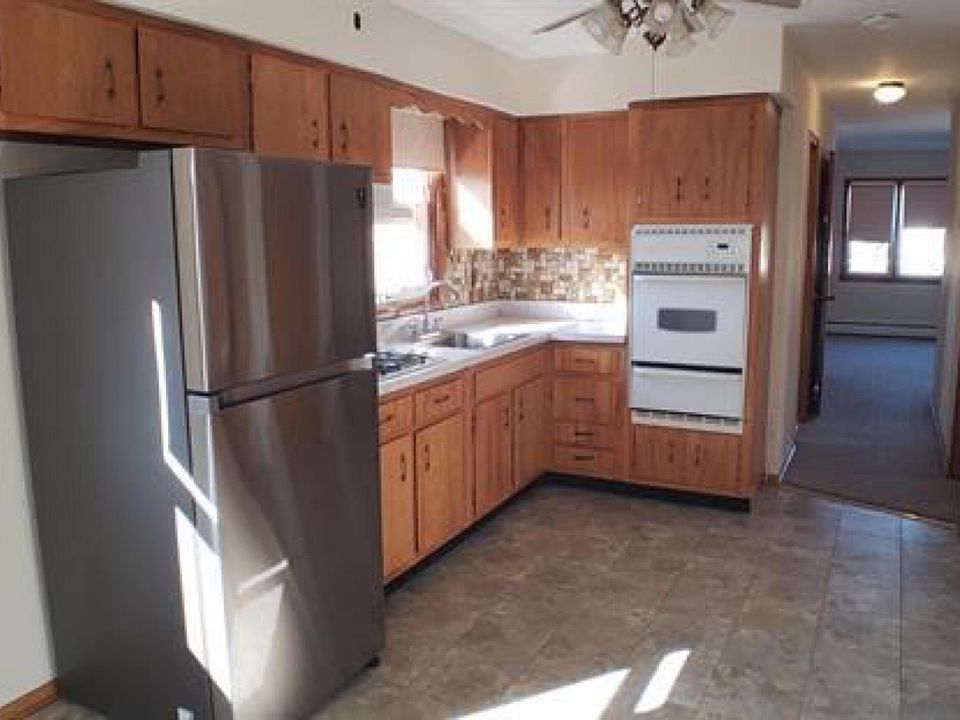 Bright Eat-In-Kitchen w/ New Refrigerator
