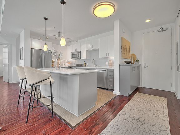 5th image of 238 S Arroyo Pkwy Unit 412