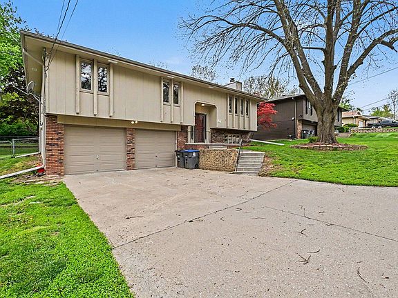 3rd image of 900 McKenzie Ave