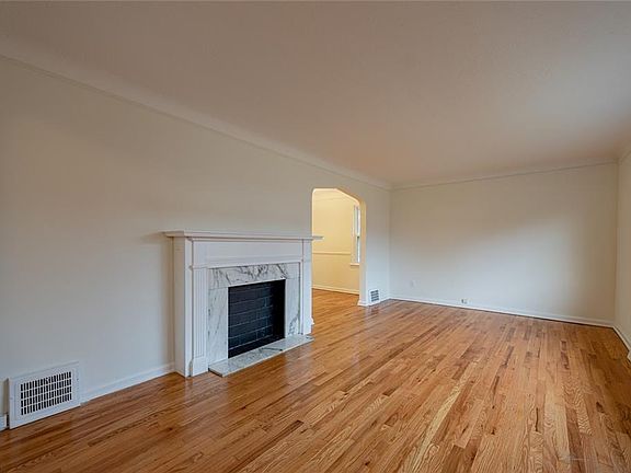 2nd image of 4896 Oakland Dr
