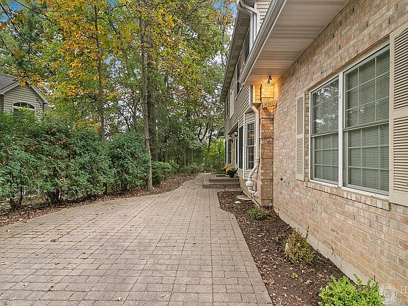 2nd image of 1334 Laurel Oaks Dr