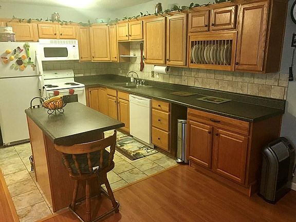 5th image of 4372 Saxon Dr