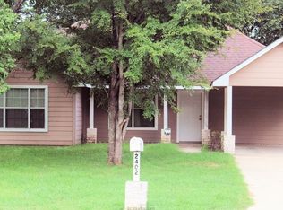 2402 Driftwood Dr, Bryan, TX 77803