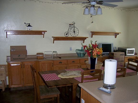 5th image of 208 E Colonial Dr