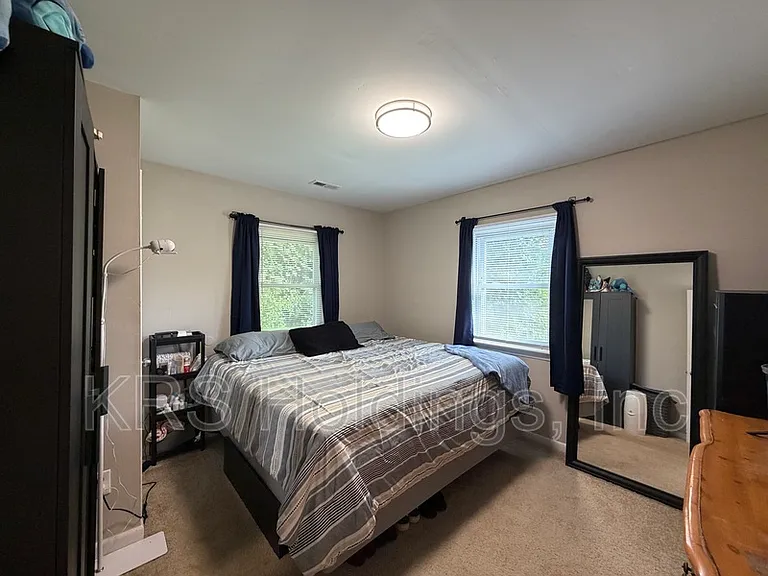 60 Sycamore Ave — Photo 8