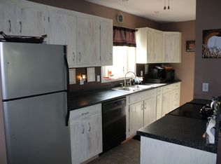 38 Walnut St, Putnam, CT 06260