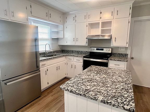 4th image of 1027 Woody Dr