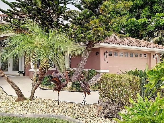 4th image of 1645 Palmetto Palm Way