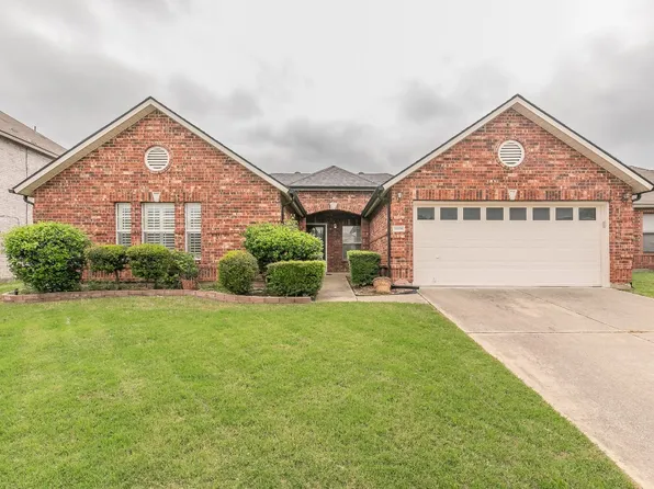 5208 Blue Cir, Haltom City, TX 76137