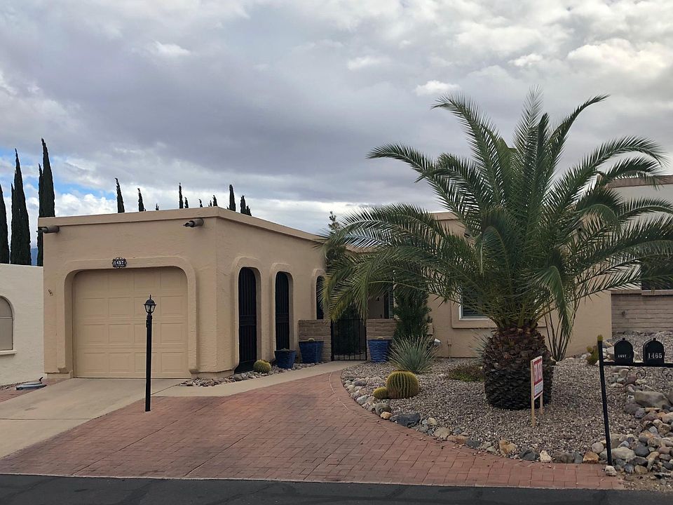 End Unit, Tasteful Desert Landscaping