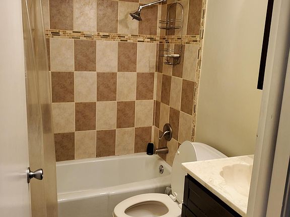 3rd image of 2623 Parkway Dr #1