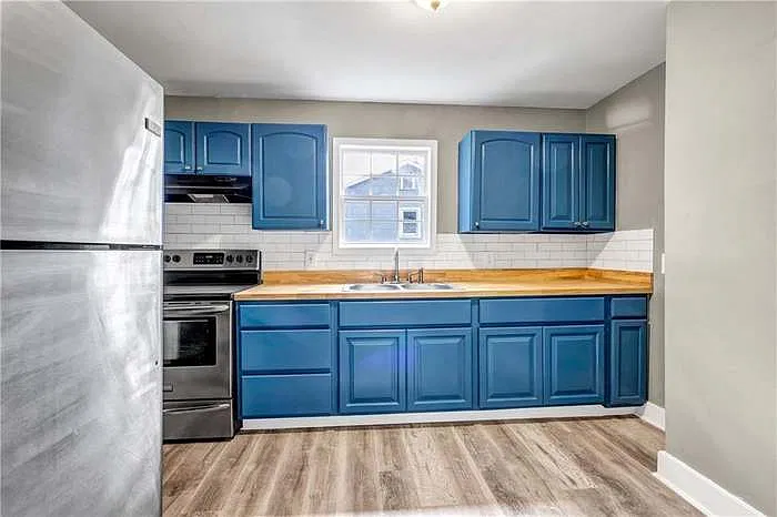 3 bed, 784 sqft, $2,000 — Photo 2