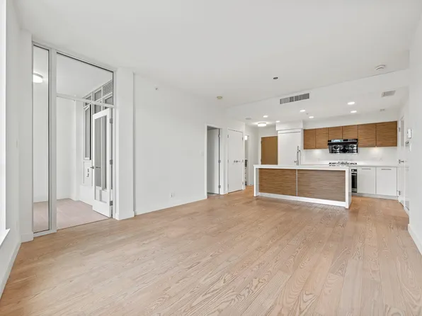 7333 Murdoch Ave #301, Richmond, BC V6Y 0J8