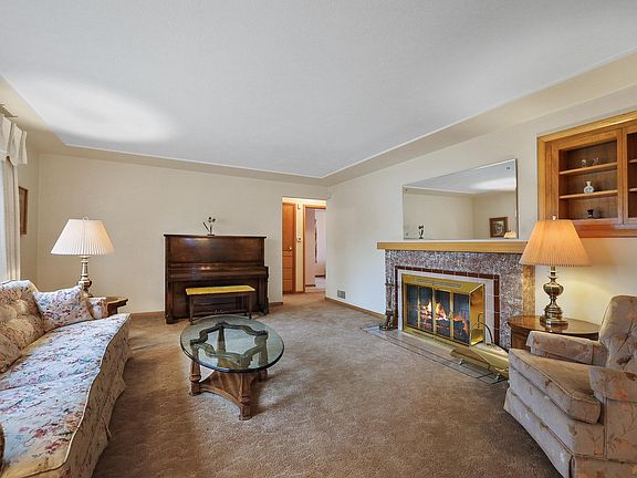 2nd image of 2421 W Garland Ave