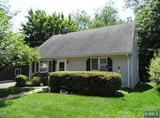 30 Kenwood Rd, Hawthorne, NJ 07506