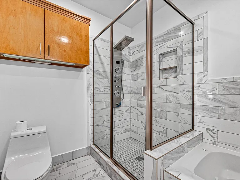 7030 Sidney St — Photo 18