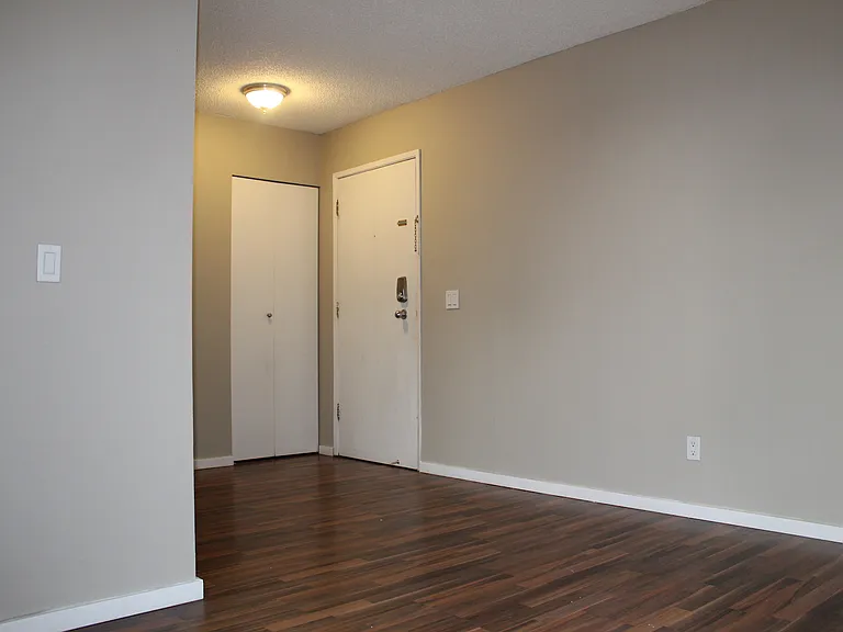 1431 37th St SW — Photo 2