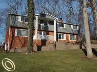 8615 Dann Dr, Brighton, MI