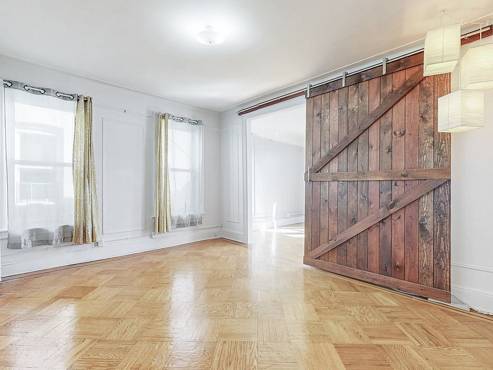 1st image of 23-40 Crescent St Floor 2