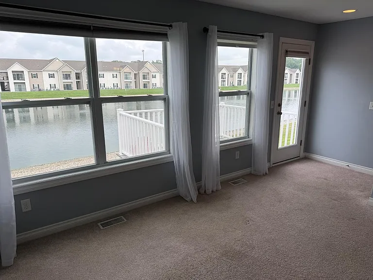 4703 Lakeside Dr — Photo 5