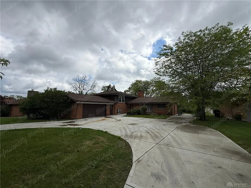 3 bed, 2.5 bath, 3100 sqft, $2,400 — Photo 2