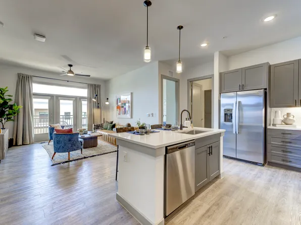 1130 Airport Blvd, Austin, TX 78702