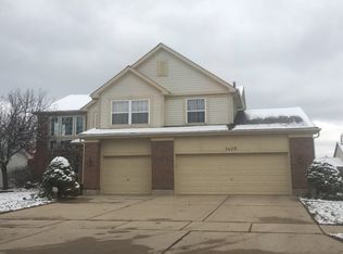 1405 Burnett Dr, Aurora, IL 60502