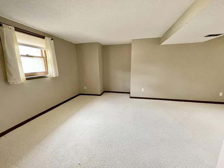 105 Colony Dr — Photo 13
