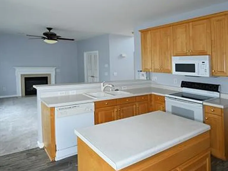 10402 Friarsgate Rd — Photo 14